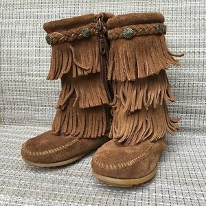 Girls size 11 Minnetonka boots!